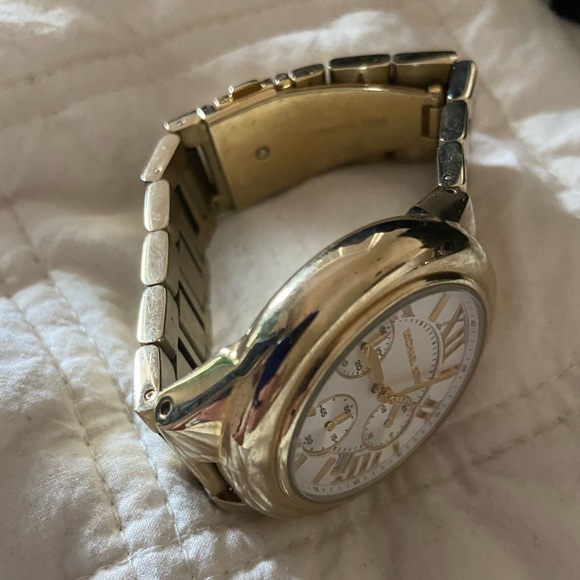 Michael Kors Gold watch - Picture 2 of 3